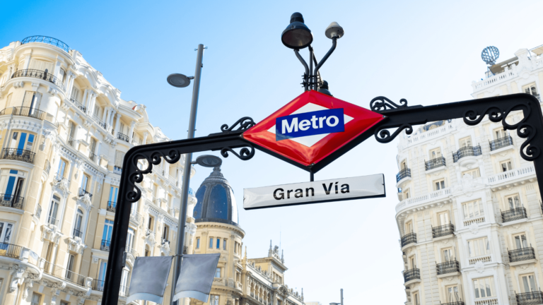 Foto van het metrostation Gran Via in Madrid
