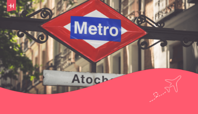 Foto van de ingang van metrostation Atocha in Madrid als uitgelichte afbeelding voor een artikel over het openbaar vervoer in Madrid