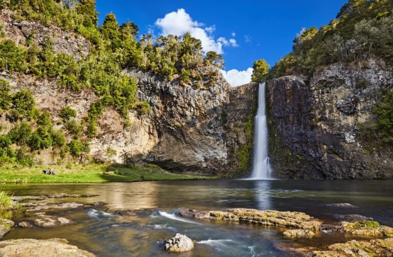 Hunua Falls op het Noordereiland van Nieuw-Zeeland