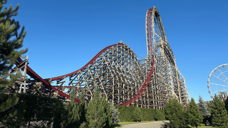 Foto van de Zadra in Energylandia, Polen, een van de beste pretparken in Europa