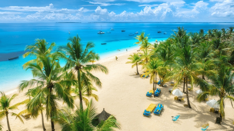 Foto van een parelwit strand in Kendwa, Zanzibar