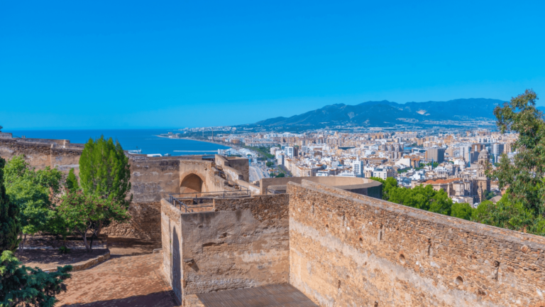 Een bezoek aan het Gibralfaro-kasteel trakteert je op het mooiste uitzicht van Málaga