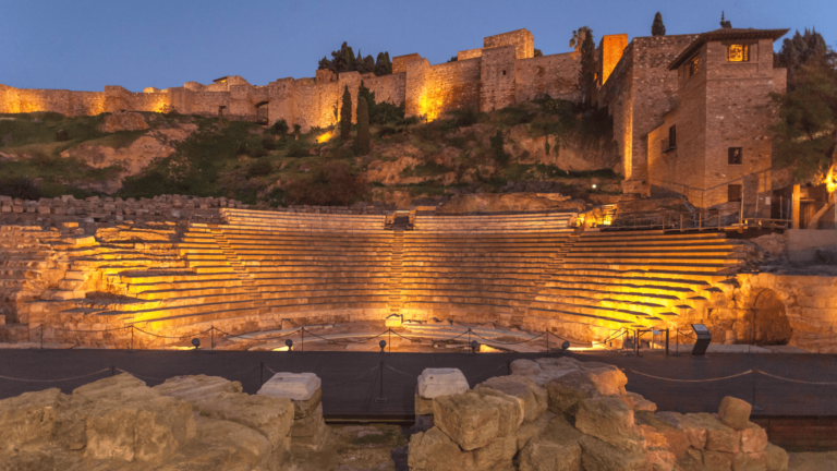 Het Romeins theater aan de voet van het Alcazaba in Malaga
