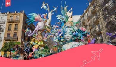 Kleurrijke Fallas-sculptuur tijdens het festival Las Fallas in Valencia.