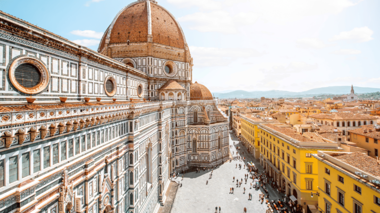 Zicht op de koepel van de kerk Santa Maria del Fiore in Florence