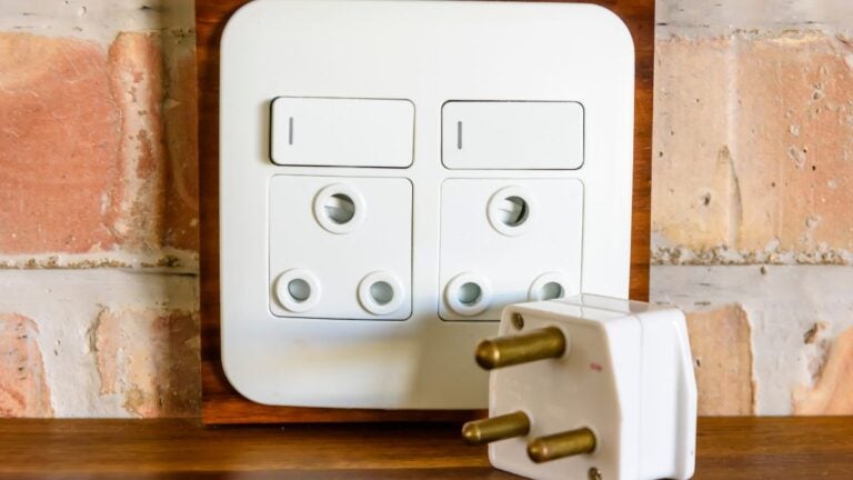 Stopcontact en stekkeradapter voor Zuid Afrika voor reizigers uit Nederland