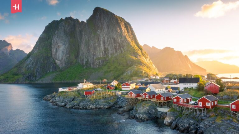 Zonsopgang over Hamnoy, op de Lofoten, Noorwegen