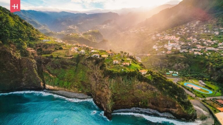 Vulkanisch strand in Guindaste op Madeira