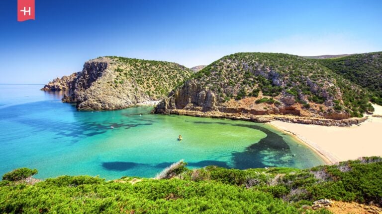 Het strand Cala Domestica op Sardinië, een van de mooiste eilanden van Europa