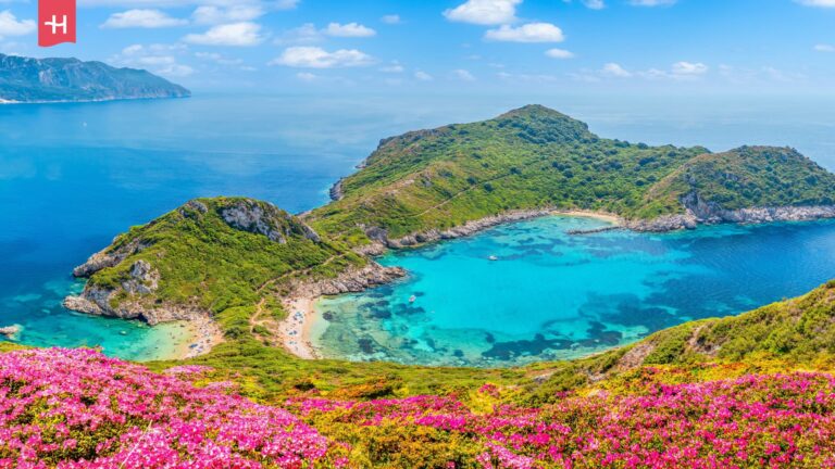 Het strand van Porto Timoni op Corfu, Griekenland