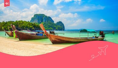 Bootjes op een exotisch wit strand als uitgelicht afbeelding voor een artikel over de mooiste eilanden in Thailand