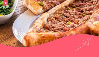 Een bord met pide, als uitgelichte afbeelding voor een artikel over Turks eten