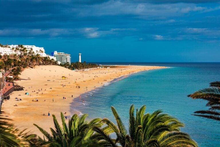 Strand op Fuerteventura, Canarische Eilanden.