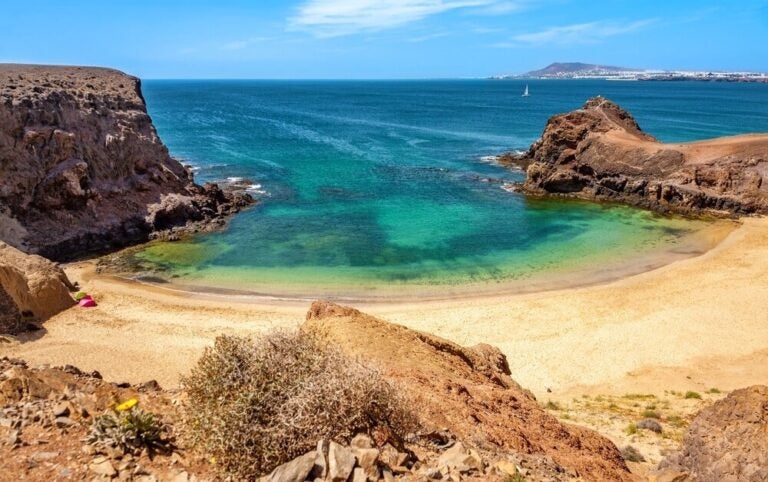 Foto van een strand op Lanzarote