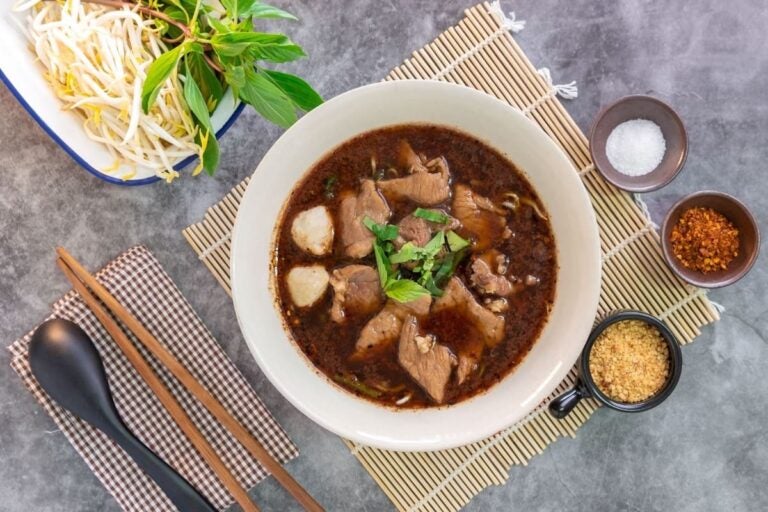 Thais eten: Boat noodles, een soort van noedelsoep