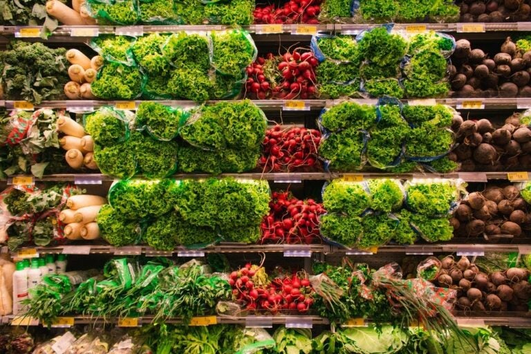 Groentenafdeling in een supermarkt