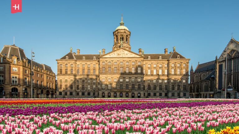 Koninklijk Paleis op de Dam op nationale tulpendag