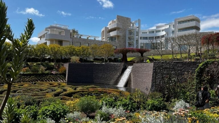 De verzorgde centrale tuinen bij het Getty Center-museum.