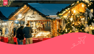Sfeervolle kerstmarkt met verlichte houten kraampjes