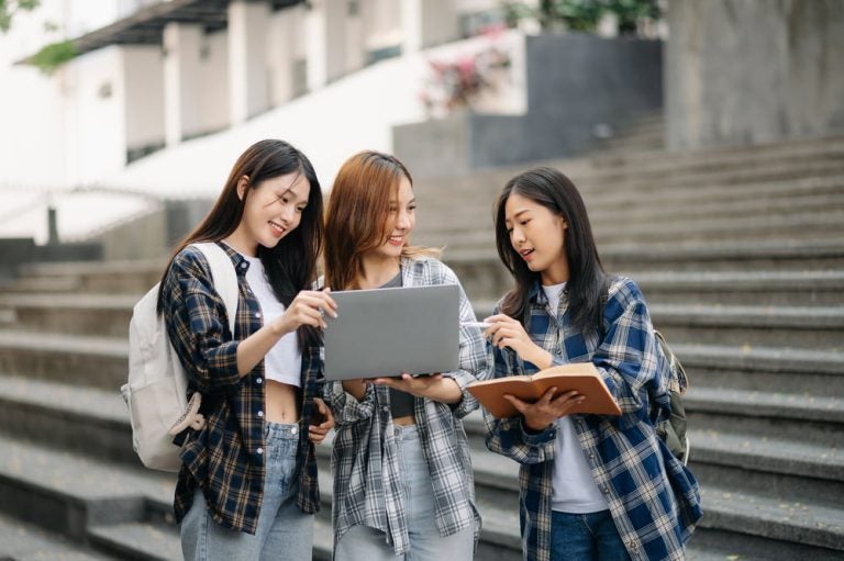 留学で必要なパソコンやタブレット