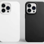 白と黒のスマートフォンケースを装着した2台のスマートフォン。ミニマルな背景で並べられたシンプルかつスタイリッシュなデザイン。