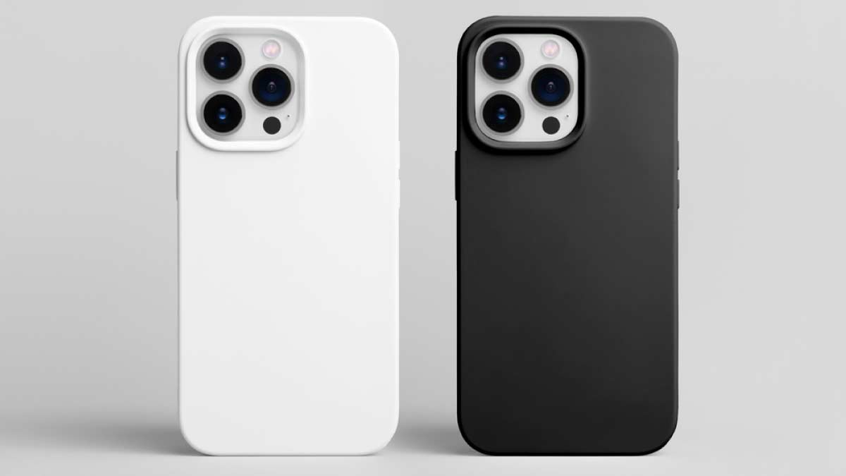 白と黒のスマートフォンケースを装着した2台のスマートフォン。ミニマルな背景で並べられたシンプルかつスタイリッシュなデザイン。