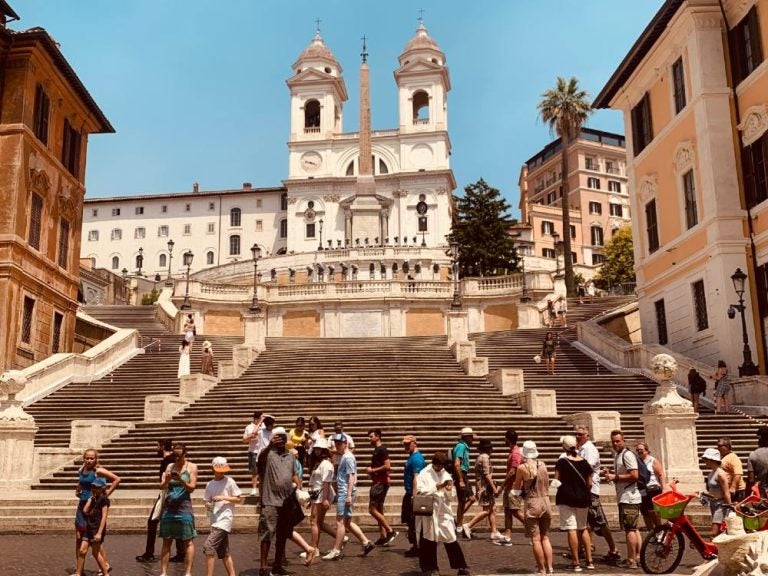 スペイン階段 スペイン広場 ローマ イタリア 旅行 Holafly 海外eSIM オラフライ ローマの休日