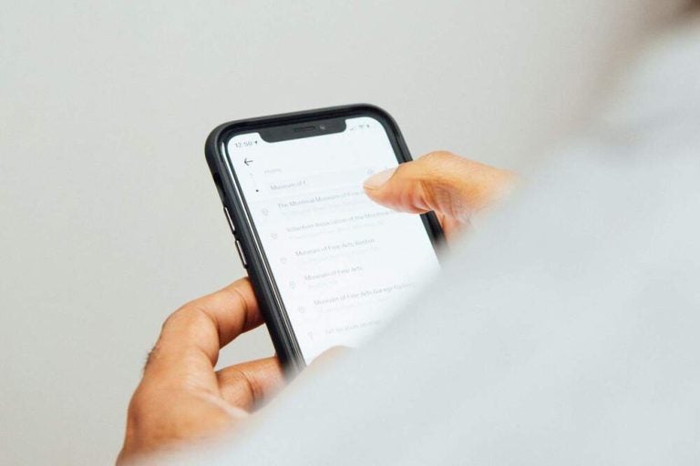 スマホ　タクシー配車アプリ　利用の様子