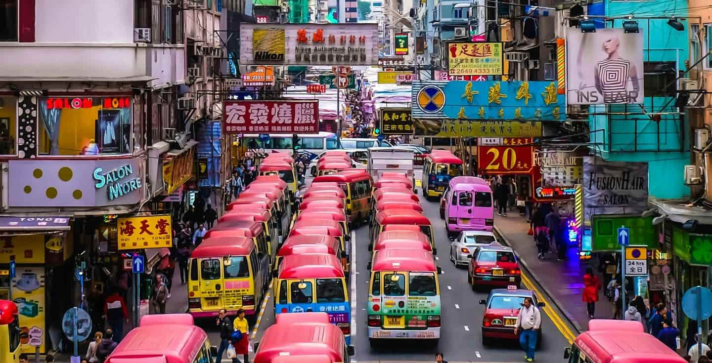 香港　街の様子　カラフル