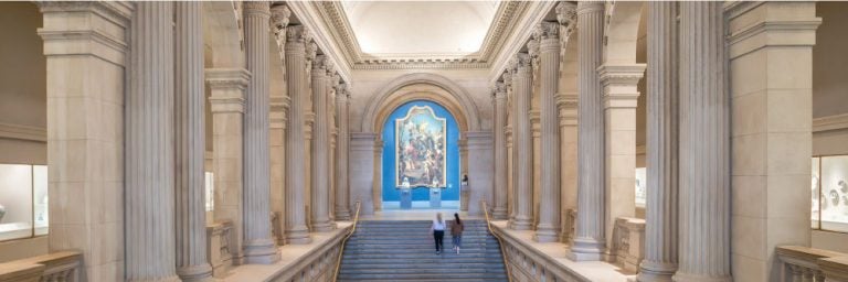 メトロポリタン美術館の壮大なエントランスホール