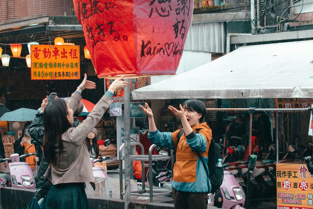 十份老街でランタンを飛ばす