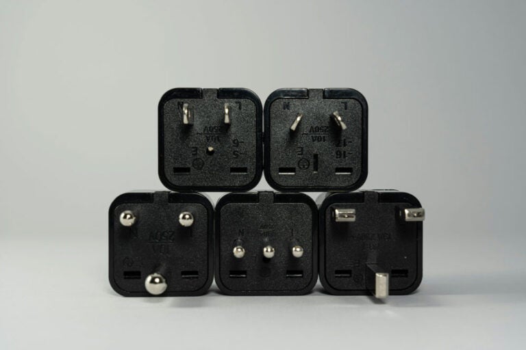universal-travel-plug-adapters.jpg