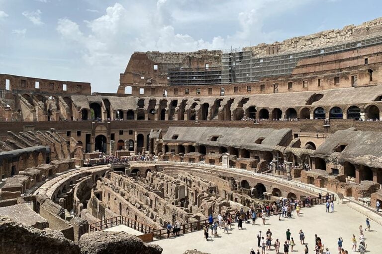 世界遺産コロッセオのアリーナ部分