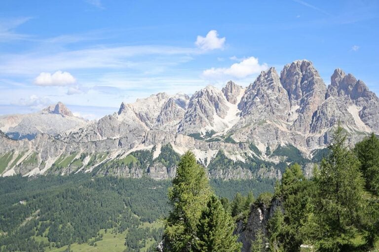 世界遺産ドロミーティの山脈写真