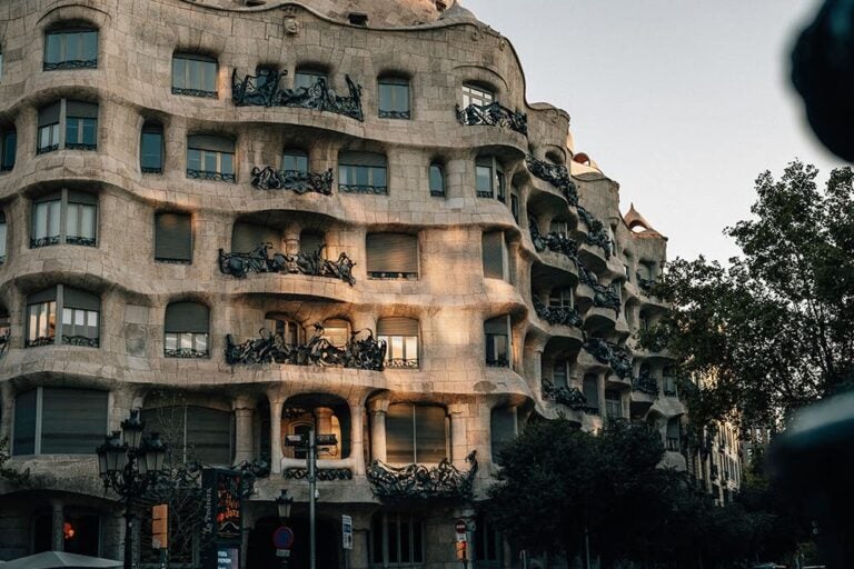 カサミラの外観