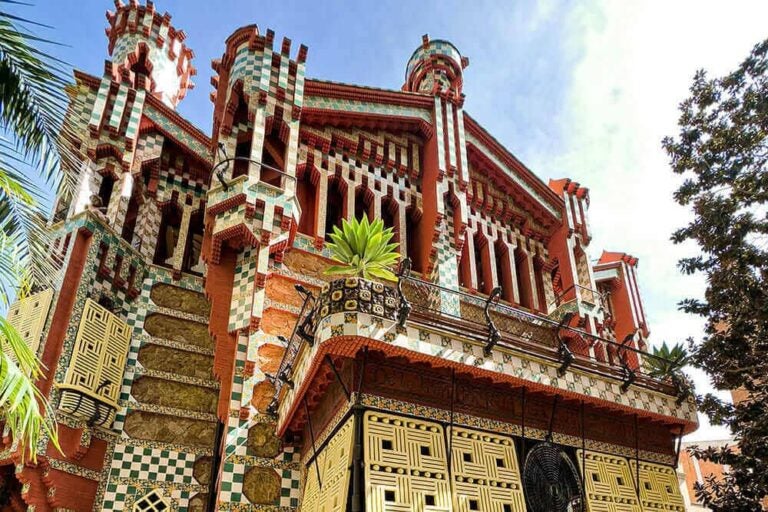 カサ・ビセンスの外観