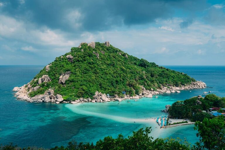 6月の乾季に訪れたいサムイ島のビーチリゾートを写した写真