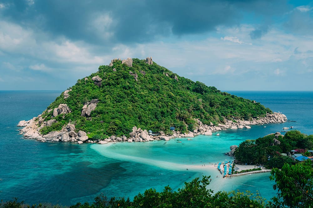 6月の乾季に訪れたいサムイ島のビーチリゾートを写した写真