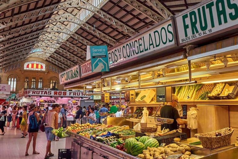 スペインの市場の内部