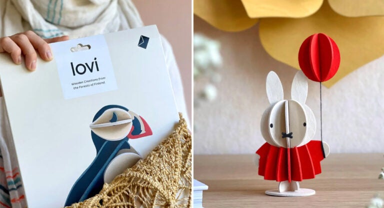 フィンランドの森から生まれたLoviの木製クラフト。左はパッケージに入った鳥の組み立てキット、右は赤い風船を持ったウサギの立体オブジェ。