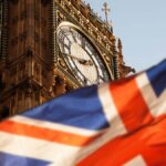 イギリスの国旗ユニオンジャックとビッグベンの時計台を写したロンドンの象徴的な風景。