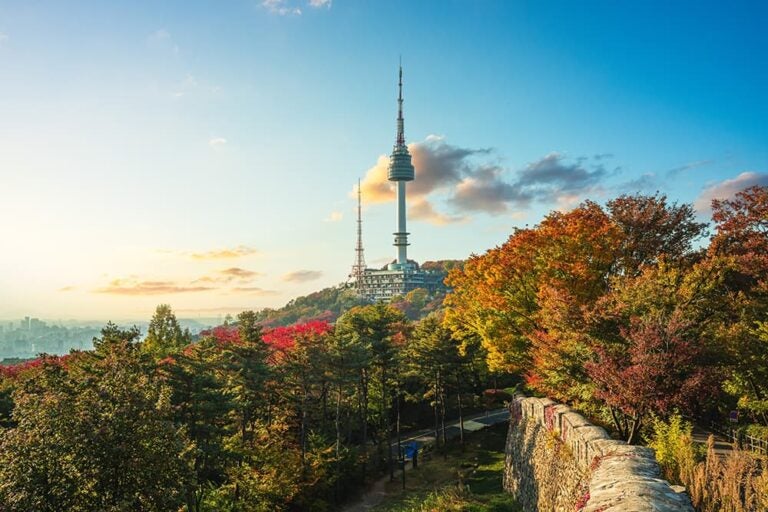 9月の連休に2泊3日で行きやすいソウルで、南山からNソウルタワーと街並みを望む風景