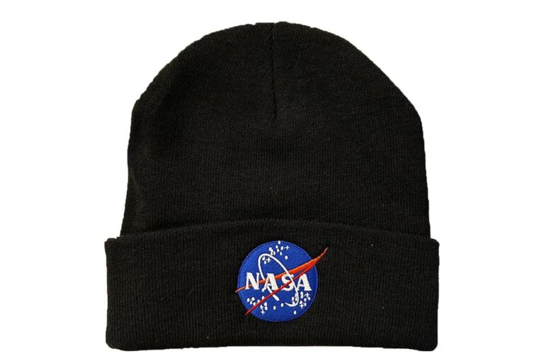 NASAの刺繍ロゴ入りブラックニット帽（ビーニー）