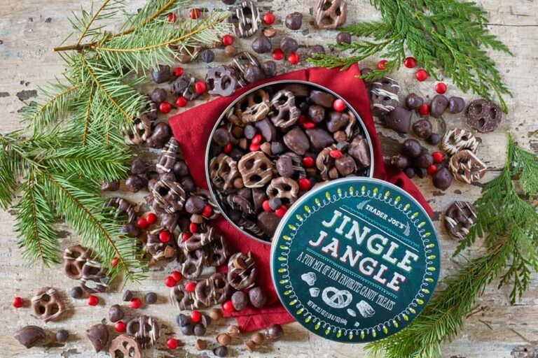 Trader Joe'sのホリデー限定チョコプレッツェル缶「Jingle Jangle」。季節限定のアメリカお土産