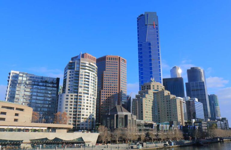 メルボルンのユーレカタワーとスカイデッキ88、街並みを一望できる人気観光スポットの外観