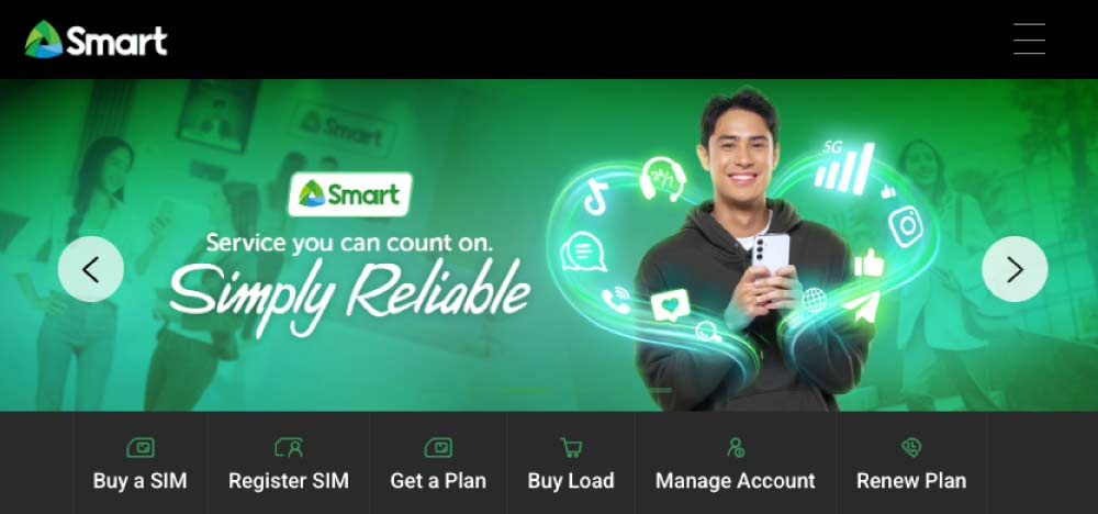 Smart Communications公式サイトのトップページ。緑を基調に若者がスマートフォンを手に笑顔で立つデザイン。