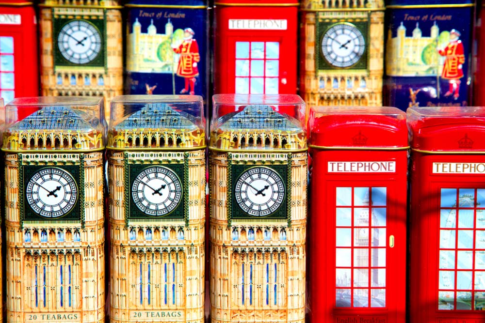 ロンドンの人気土産、ビッグベンと赤い電話ボックスがデザインされたティー缶
