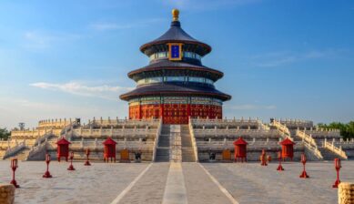 北京で必見の観光スポット・天壇の祈年殿を正面から撮影した荘厳な景観の写真