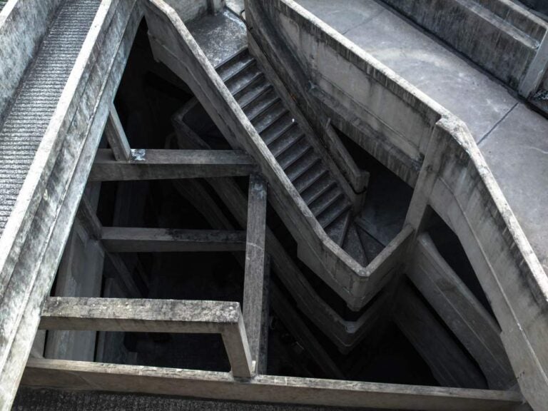 上海の1933老場坊、迷路のようなコンクリート階段構造