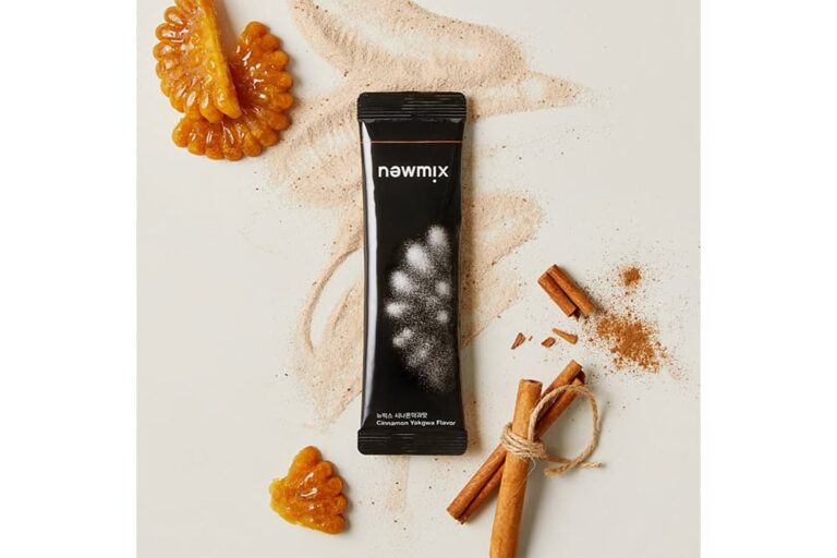 黒いパッケージが特徴的なNew Mix Coffeeのシナモン薬菓フレーバー、男性向け韓国お土産に選ばれやすいスティックコーヒー